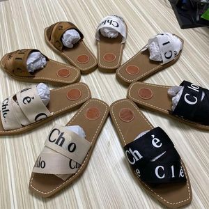 Para las mujeres Woody Sandalias Diseñador Famoso Mulas Diapositivas planas Beige Blanco Negro Rosa Encaje Letras Tela Zapatillas de lona para mujer Zapatos de verano al aire libre