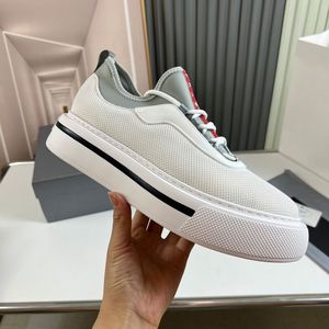 Commerce extérieur Chaussures pour hommes Marque de mode Casual Respirant One Foot Pedal Shoes Haut de gamme Flying Weave Chaussures de sport Printemps et automne Semelle épaisse Chaussures de planche surélevées