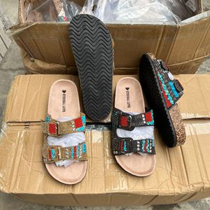 Buitenlandse handel Nieuwe retro etnische stijl gouden buckle spot boor decoratieve holte open teen dames slippers slippers slippers klassiek