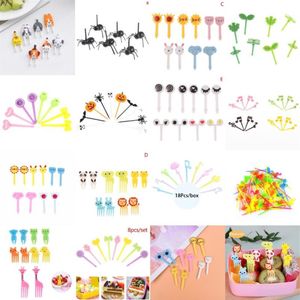 Fourchettes 6-50pcs Fourchette à fruits animaux Grade en plastique Mini dessin animé enfants gâteau cure-dents Bento déjeuner accessoires fête Decor230s