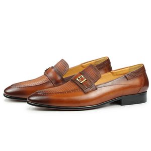 Formele kledingschoenen mannelijke Britse gesp retro loafers Classic Wedding Party Slip op casual Daily Driving Men Lederen schoen