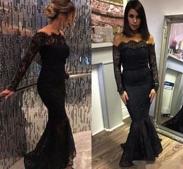 Vestidos de fiesta de sirena de encaje negro de manga larga formales 2017 Vestidos de fiesta de noche por encargo sexy con hombros descubiertos