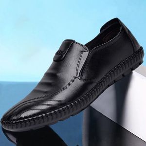 Formele heren zakenschoenen mode casual luxemerk lederen loafers ademende slip op mannelijke boot mocassins 240407