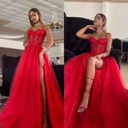 Formele sexy jurk split Illusion Red Prom Designer Evening Elegante kanten Appliques feestjurken voor speciale ocns riemen belangstanden es -jurk