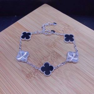 Quatre bracelets Designer Van Clover Leaf Jewelry 4 Cleef Femmes Charm Bangle Zuyin Lucky pour avec une texture de luxe légère et un réglage avancé pour offrir aux meilleurs amis