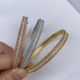 brazalete de trébol de cuatro hojas Piedra preciosa de concha natural Chapado en oro 18K diseñador para mujer T0P Materiales avanzados joyería de lujo Tamaño europeo moda regalos premium 022