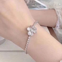 Bracelet trèfle à quatre feuilles fait de coquillages naturels et d'agate naturelle créateur d'argent 925 pour femme qualité T0P bijoux de mode de la plus haute qualité de comptoir de luxe 008