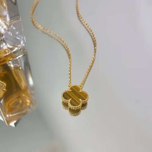 Klavertje vier Luxe Designer JewelryV Verdikte Plating K Gold Rose Klavertje vier ketting Vrouwelijke charme Kleurrijke Tijgeroog Steen Botketting