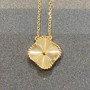 Collier de trèfle à quatre feuilles 18 km