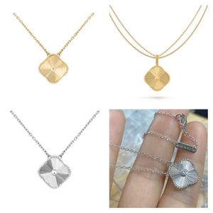 Klavertje Vier Ketting Designer Sieraden Set Frivole Hanger Kettingen Armband Stud Oorbel Goud Zilver Parelmoer Bloem 241M