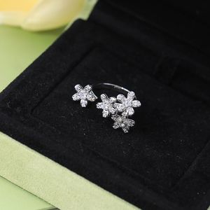 klavertje vier ring gemaakt van natuurlijke schelpen en natuurlijke agaat verguld 18K voor vrouw ontwerper T0P kwaliteit officiële reproducties klassieke stijl sieraden 001