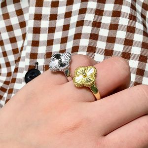 klavertje vier ring gemaakt van natuurlijke schelpen en natuurlijke agaat verguld 18K voor vrouw ontwerper T0P hoogste tegenkwaliteit luxe cadeau voor vriendin 003