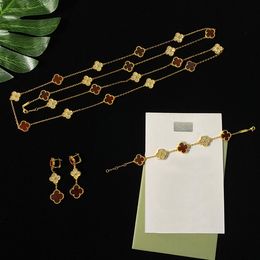 Collar de traje de trébol de cuatro hojas Piedra preciosa de concha natural Chapado en oro 18K Diseñador para mujer T0P Regalo de aniversario de estilo clásico de la más alta calidad de mostrador 001