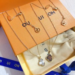 Collier d'herbe ￠ quatre feuilles pour femmes collier pendentif de luxe Trip de f￪te longue cha￮ne 18k bijoux de cr￩ateurs plaqu￩s or marques de mode populaires