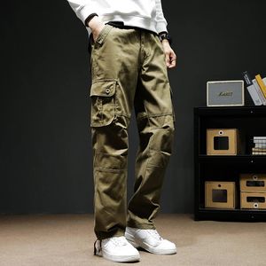 Four saisons peut porter un pantalon de camouflage de taille élastique multi-poches en coton pour les hommes en extérieur 240409