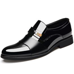 Quatre saisons bout pointu hommes chaussures habillées respirant noir marron chaussures de mariage costume formel chaussures de bureau homme chaussure en cuir