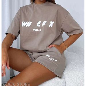 Foxs Designer Shirt Femme blanc Foxx Tracksuit Lettres anglaises Tshirt Nouveau élégant whirts T-shirts Twirts Two-Piece Set de shorts multi-styles Choisissez 20