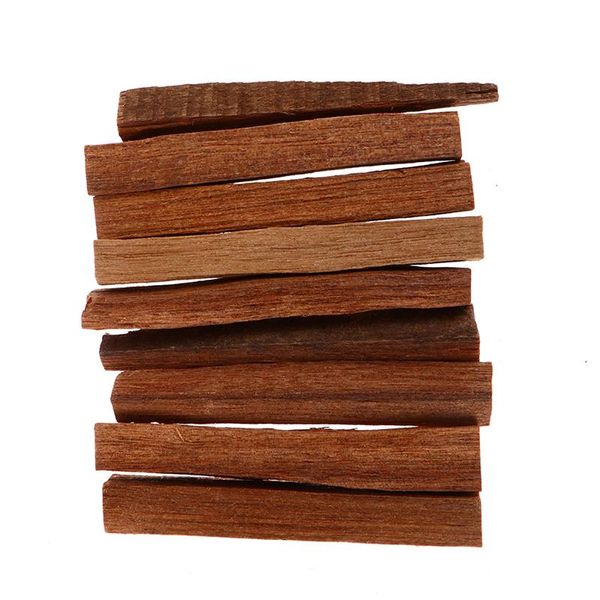 Lámparas de fragancia 50 g / bolsa Chips de sándalo natural Pequeños troncos de palos Incienso de madera Resina irregular 7 cm para el hogar