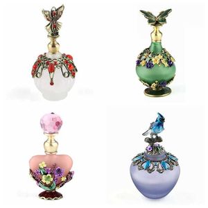 Parfum Vintage Perfume remplissant la bouteille de coeur à la main en forme de coeur dessiné petite bouteille rechargeable vide en métal en verre décoration de mariage cadeau y240503