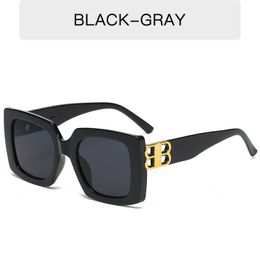 Monturas 2021 moda nuevas gafas de sol de montura grande ahuecadas BB gafas de sol cuadradas personalidad femenina