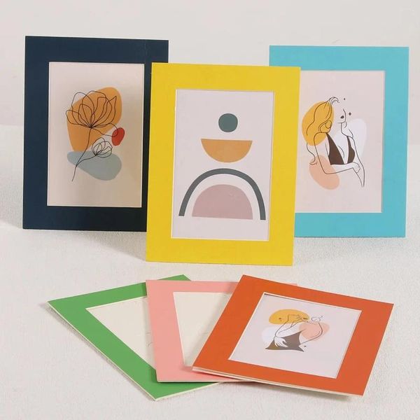 Frames 6pcs Couleur d'image d'image en papier cartonné avec support de combinaison du support