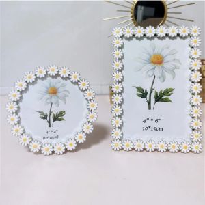 Frames Light Luxury Photo Frame Daisy Decoración creativa del hogar Marco de fotos Boda Foto de cumpleaños Craft Crafts Ornament