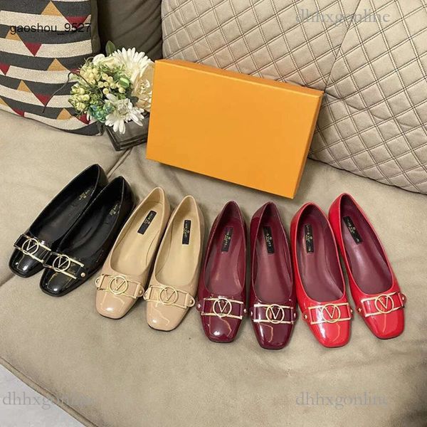 France Feragamo Marque Designer Pantoufles en cuir Sandales pour femmes Classique Rivet Hauts Talons Prads Sexy Pompes de luxe Chaussures de mariage Parti Appartements à bout carré jc PRAZ VBUM