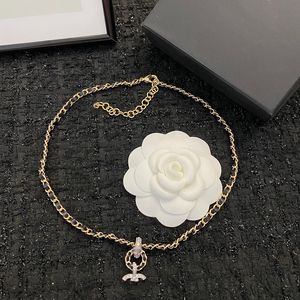 Designer Luxe Zwart Lederen Messing Ketting Frankrijk Sieraden Merk Klassieke Dubbele Letter Hanger Ingelegd Strass Vrouwen Charme Kettingen Zus Mode Cadeau