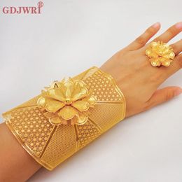 Frankrijk Luxe Ketting Manchet Bangle Ring Voor Vrouwen Dubai Goud Kleur Indiase Marokkaanse Grote Armband Sieraden Arabisch Afrikaanse Bruiloft 240219