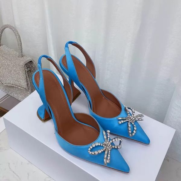 France Paris Design Amina Femmes Chaussures Sandales Mode Bowtie Boucle de forage d'eau Tissu de soie Semelle en cuir Talons Femme Chaussure Qualité supérieure Boîte à talons hauts