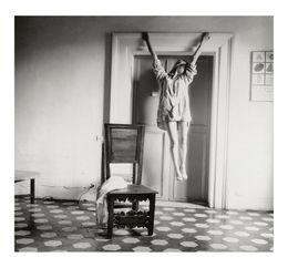 Francesca Woodman sans titre Rome Italie 1977 peinture affiche impression décor à la maison encadré ou sans cadre Poppaper Material8662309