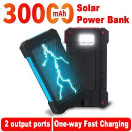 LOGO personnalisé gratuit 30000mAh Solar Fast Charging Power Bank Batterie externe étanche portable avec lampe de poche pour les voyages en plein air Xiaomi iPhone