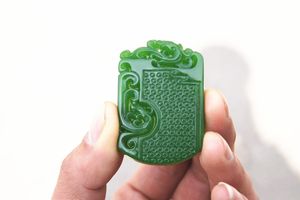 Gratis levering - Mooie (buitenste Mongolië) Jade Grain Dragon en Phoenix-kaart (Amulet). Met de hand gesneden kettinghanger.