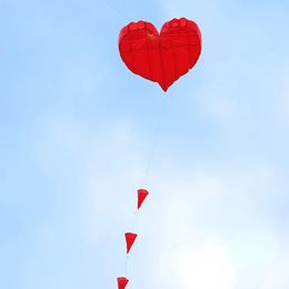 Livraison gratuite de 5 mètres Love Kite Kite Flying Nylon Fabric Kite Weifang Big Kite Wheel Walk in Sky Toys Outdoor pour adultes Ikite 240428