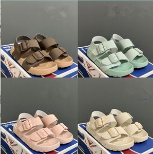 Entrega gratuita de zapatillas para niños, sandalias de velcro para niños y niñas, toboganes huecos, cartas de piscina de playa, zapatos de verano, plataforma, zapatos planos para niños