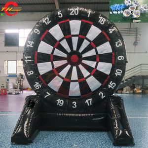 Navire de porte gratuit ! Activités de plein air 3 m-10 pieds de haut jeu de fléchettes gonflable noir fléchettes de football jeu de carnaval jouets à vendre