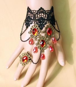 Gratis nieuwe Europese en Amerikaanse nieuwe zwarte vintage kant rode kristallen armband band ring geïntegreerde ketting mode klassieke elegante