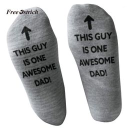 Gratis struisvogel Kleding Sok 2019 Mannen 'Awesome Dad' Father Gift Letter Print Funny Mid Short Socks Running Socks Mannen Funny Happy1