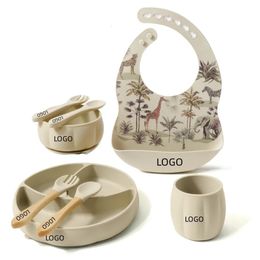 Nombre personalizado gratis 8 PCS Conjunto de alimentación para bebés Babero impermeable Niños Lechón Tazón Platos Plato Taza Cuchara Tenedor Vajilla para niños 240102