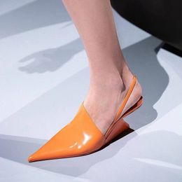 Frais de port gratuits Designer Dernières sandales à talons compensés Mode Luxe en cuir verni Sangle arrière à talons Grandes chaussures pour femmes 35-41 6.5cm Talons hauts Sandale pour femmes de qualité supérieure