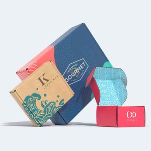 Boîte de papier d'expédition de courrier d'emballage ondulé cosmétique de logo fait sur commande d'échantillon gratuit