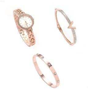Échantillon gratuit New Classic Compact Women's Student Steel Band Band Diamond Bracelet Fashion Quartz Watches