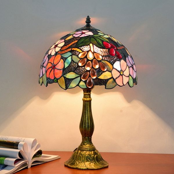 Tiffany vitrail lampe de table salon chambre chevet luminaires en verre européen rétro raisin déco lampe de bureau ShipingTF018 gratuit