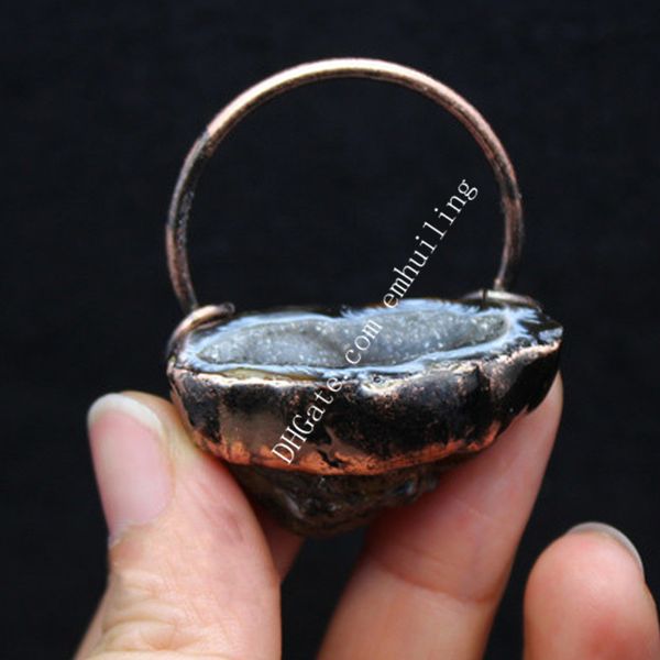 Pendentif électroformé en cuivre naturel brésilien Drusy Druzy Geode de forme libre avec cristal de couleur aléatoire Quartz Agate Gemstone Charm Cadeau exclusif pour homme ou femme