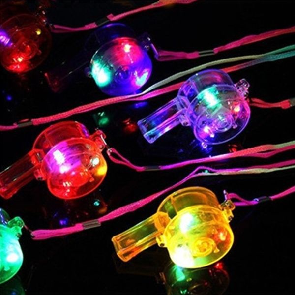 FreeShip 50pcs LED Light Up 6 * 3.2cm Sifflet clignotant Glow Sport Sifflet avec sangle Collier de lanière pour fête concert disco mariage 4671 Q2