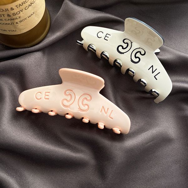 French Celins Series Triumphal Arch Clip Clip de grande taille Boutique Shark Hair Clip printemps Nouveau style Charme Gift Headwear Classic Oval Hair Barrettes