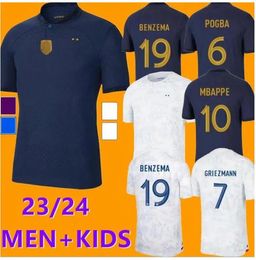 Franse club Volledige truien 2022 voetbalshirt Sets 2023 BenzEMA MBAPPE GRIEZMANN COMAN PAVARD KANTE DIGNE Maillot de foot equipe Maillots kindertenue Heren voetbalshirt