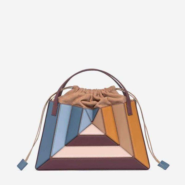 Bolso de transformación de diseño francés Nueva pieza triangular Bolso de mujer plisado Bolso bandolera de empalme multicolor en el interior con correa para el hombro 0819