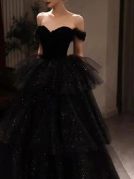 Robe de soirée noire élégante française robe de bal d'anniversaire à un épaule