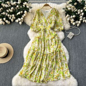 Franse haute couture v-neck kwart mouwen jurk voor vrouwen met taille op en grote zoom elegante bloemen chiffon vakantie jurk thee-pauze jurk